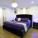 Modern Luxe Retreat -Heart Of Chesterfield