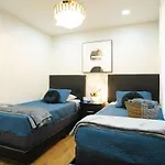 Modern Luxe Retreat -Heart Of Chesterfield
