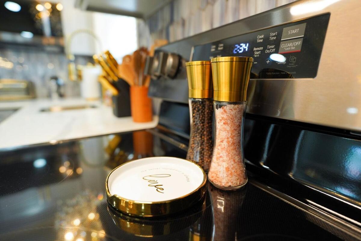 Modern Luxe Retreat -heart Of Chesterfield