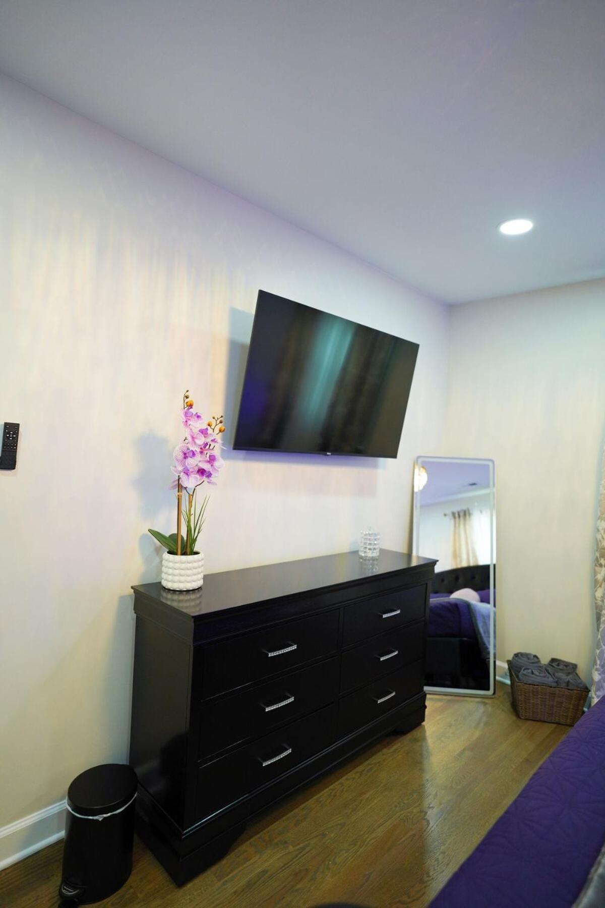 Modern Luxe Retreat -heart Of Chesterfield